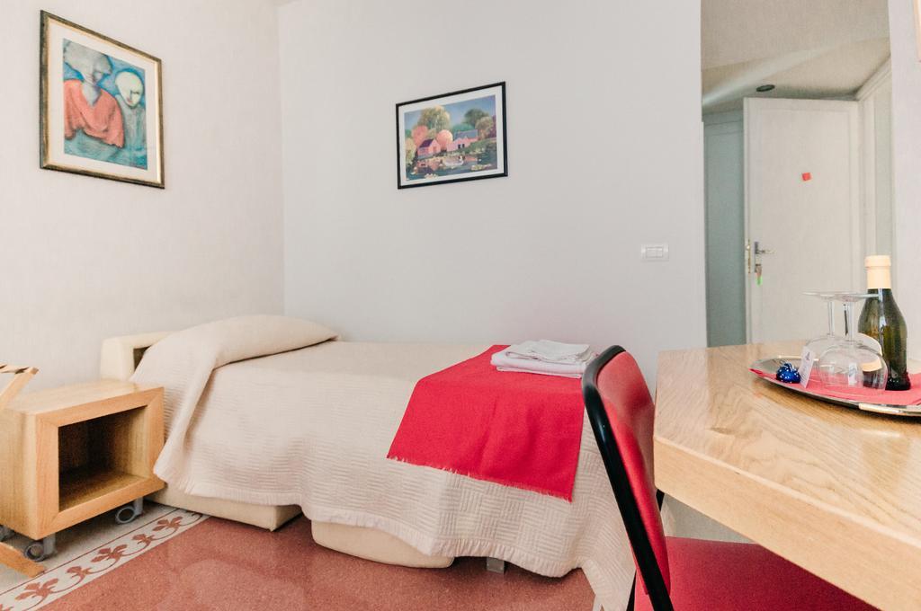 Adriano Augusto Bed & Breakfast Rome Ruang foto